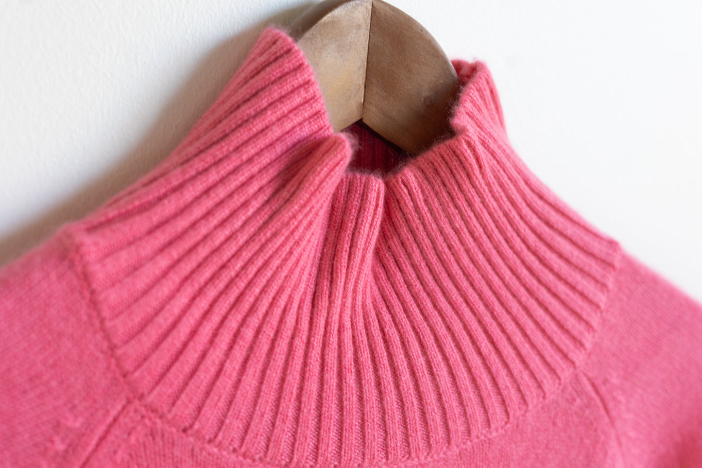 Turtleneck Sweater in Pink Cashmere