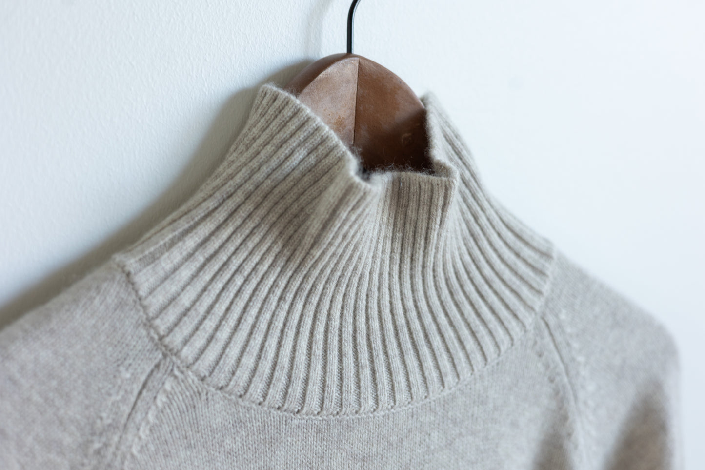 Turtleneck Sweater in Latte Cashmere
