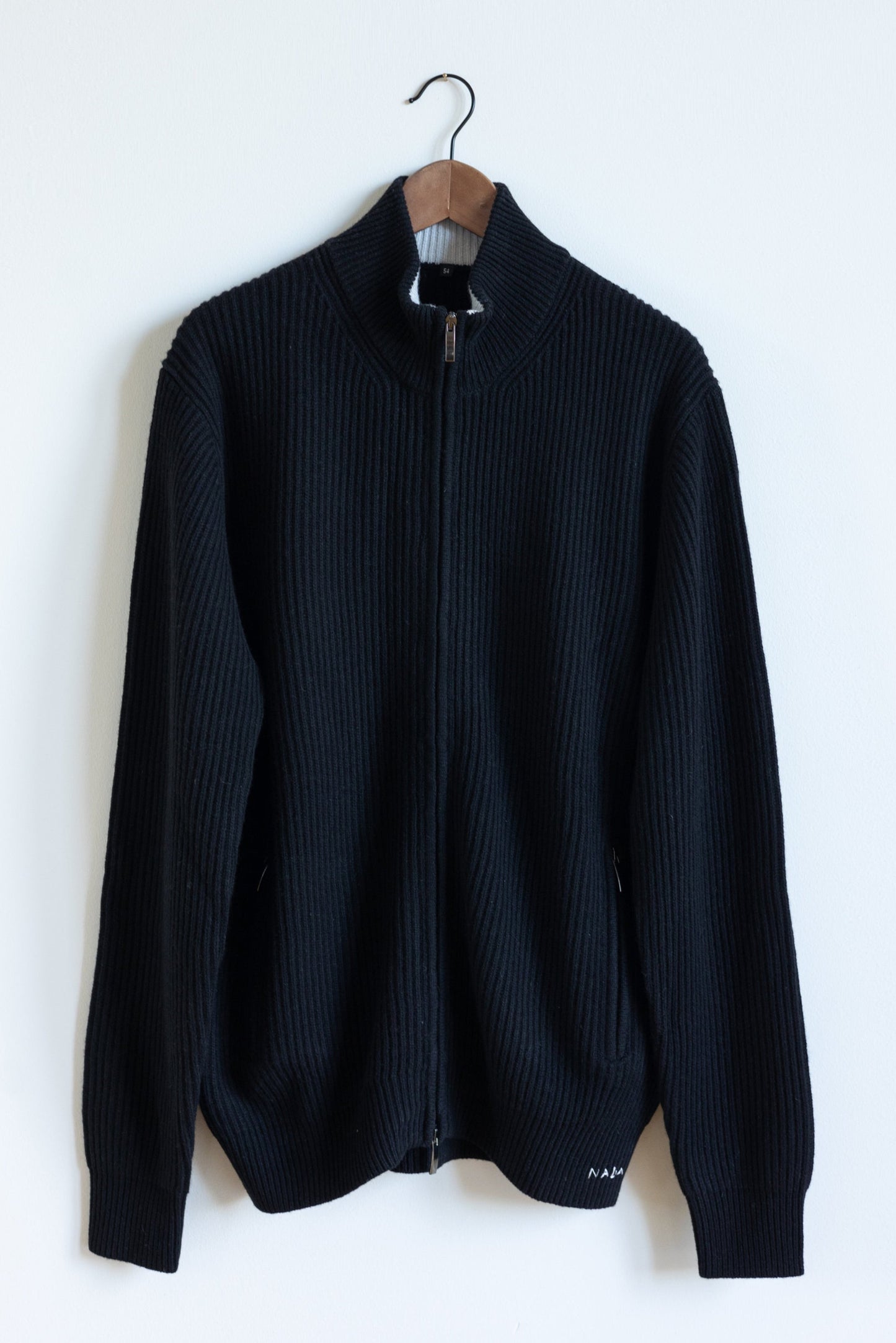 Zipped Turtleneck Sweater in Ribbed Black Cashmere