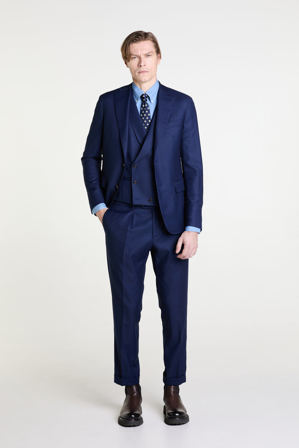 Made to Measure “Lucido” Suit in S’130 Wool fabric by Carlo Barbera