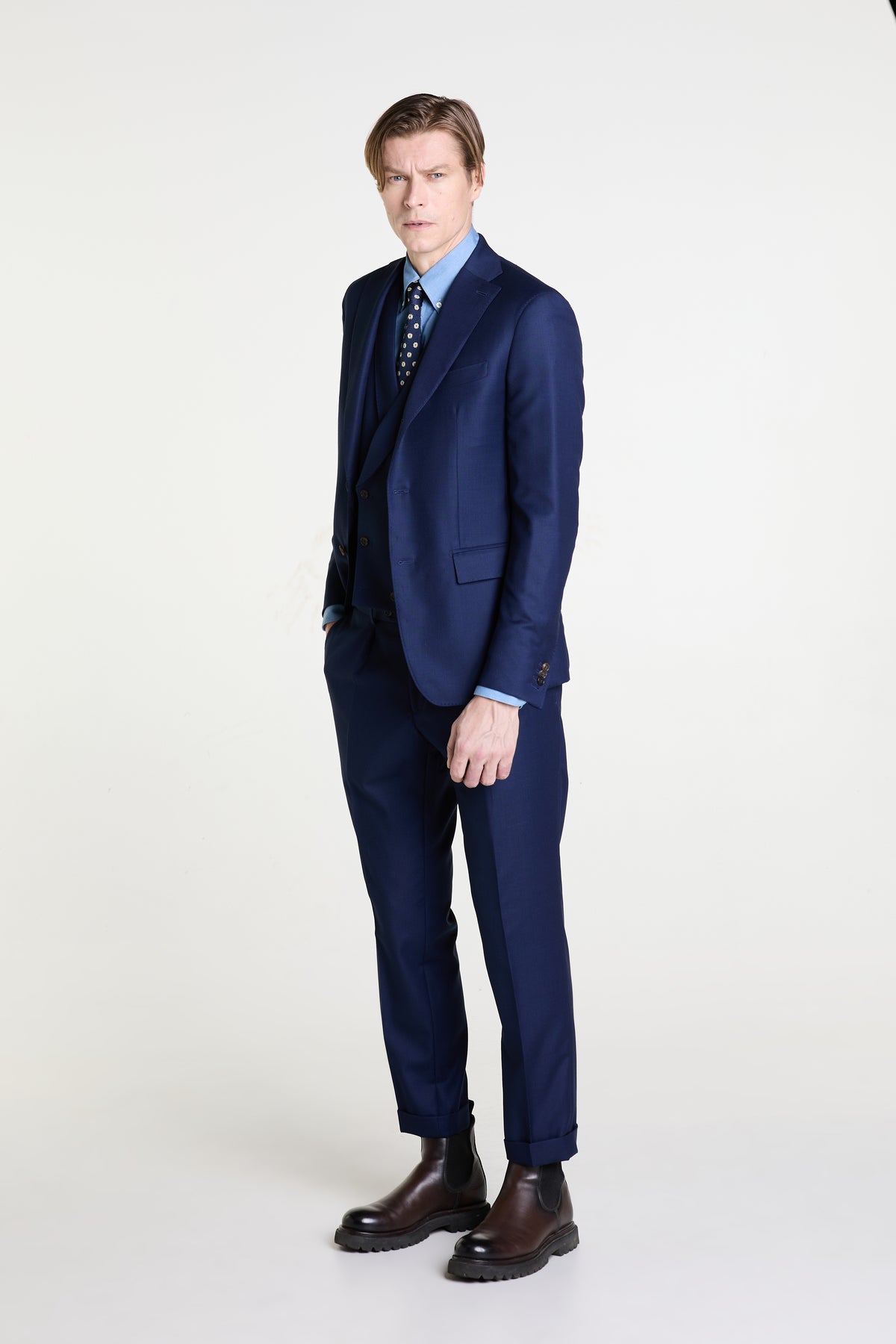 Made to Measure “Lucido” Suit in S’130 Wool fabric by Carlo Barbera