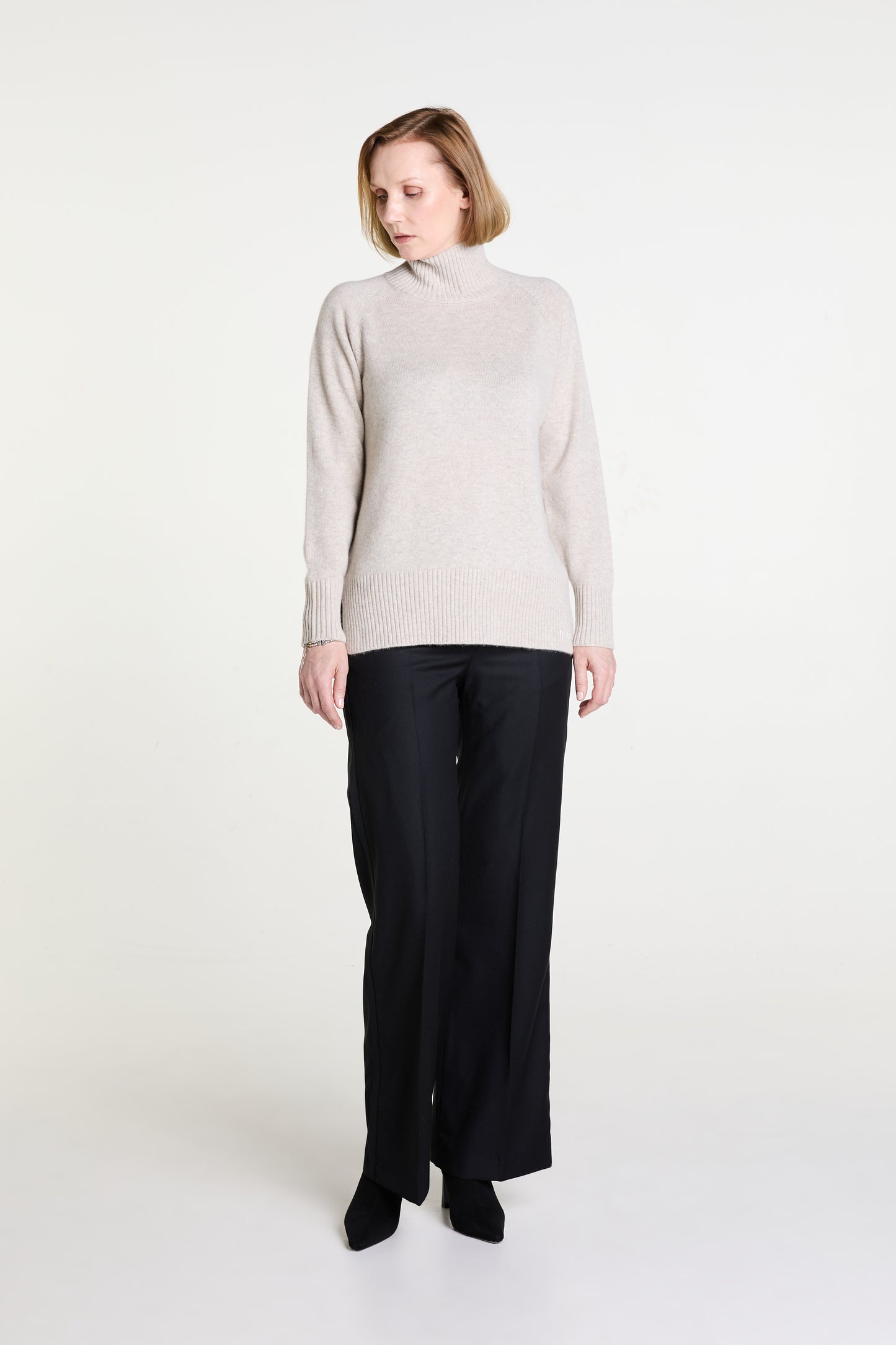 Turtleneck Sweater in Latte Cashmere