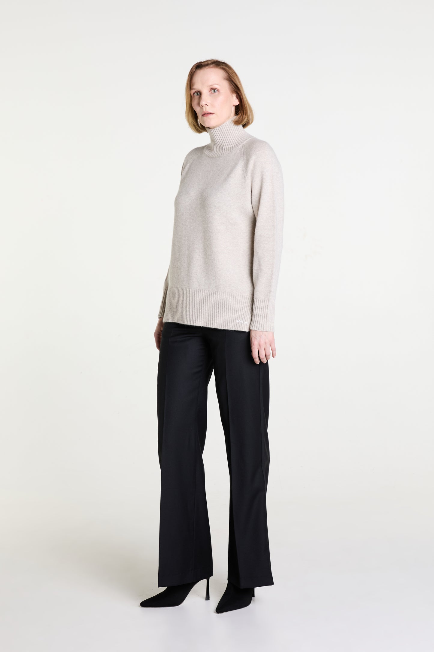 Turtleneck Sweater in Latte Cashmere
