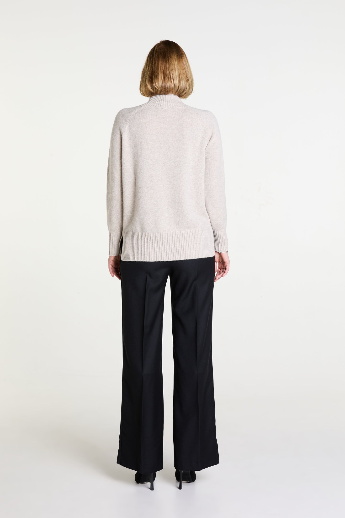 Turtleneck Sweater in Latte Cashmere
